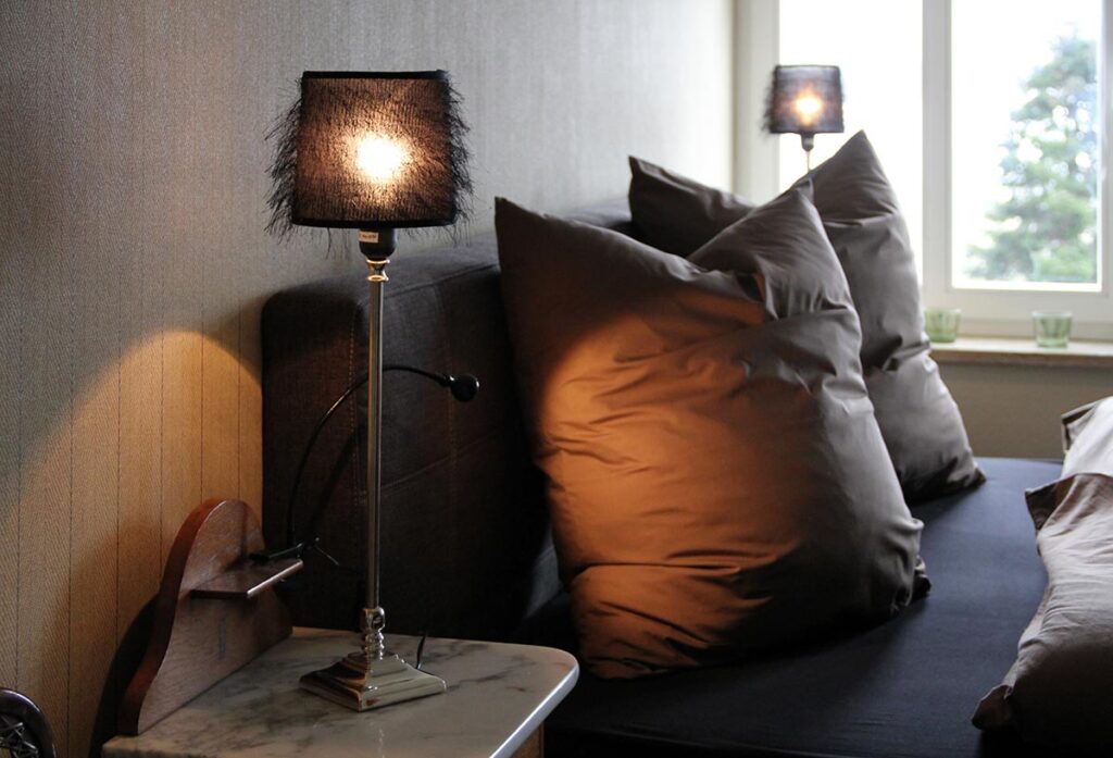 Kopfkissen auf dem Bett in der Ferienwohnung